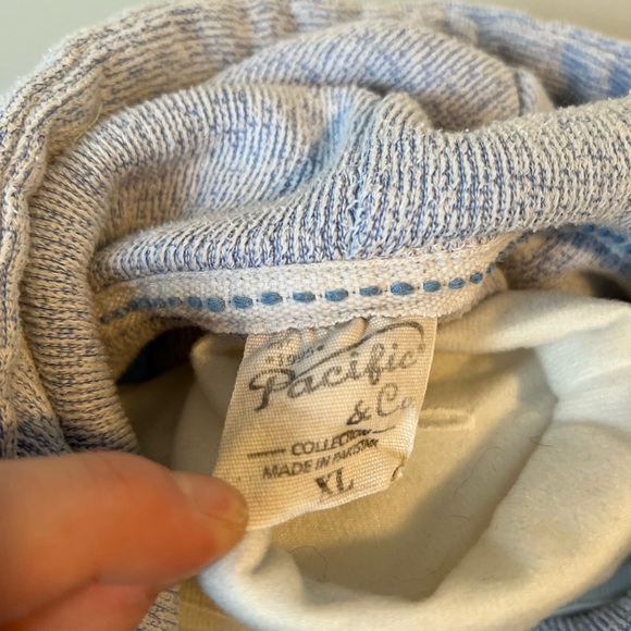 Blue and white hoodie pacific & co. - Picture 3 of 4